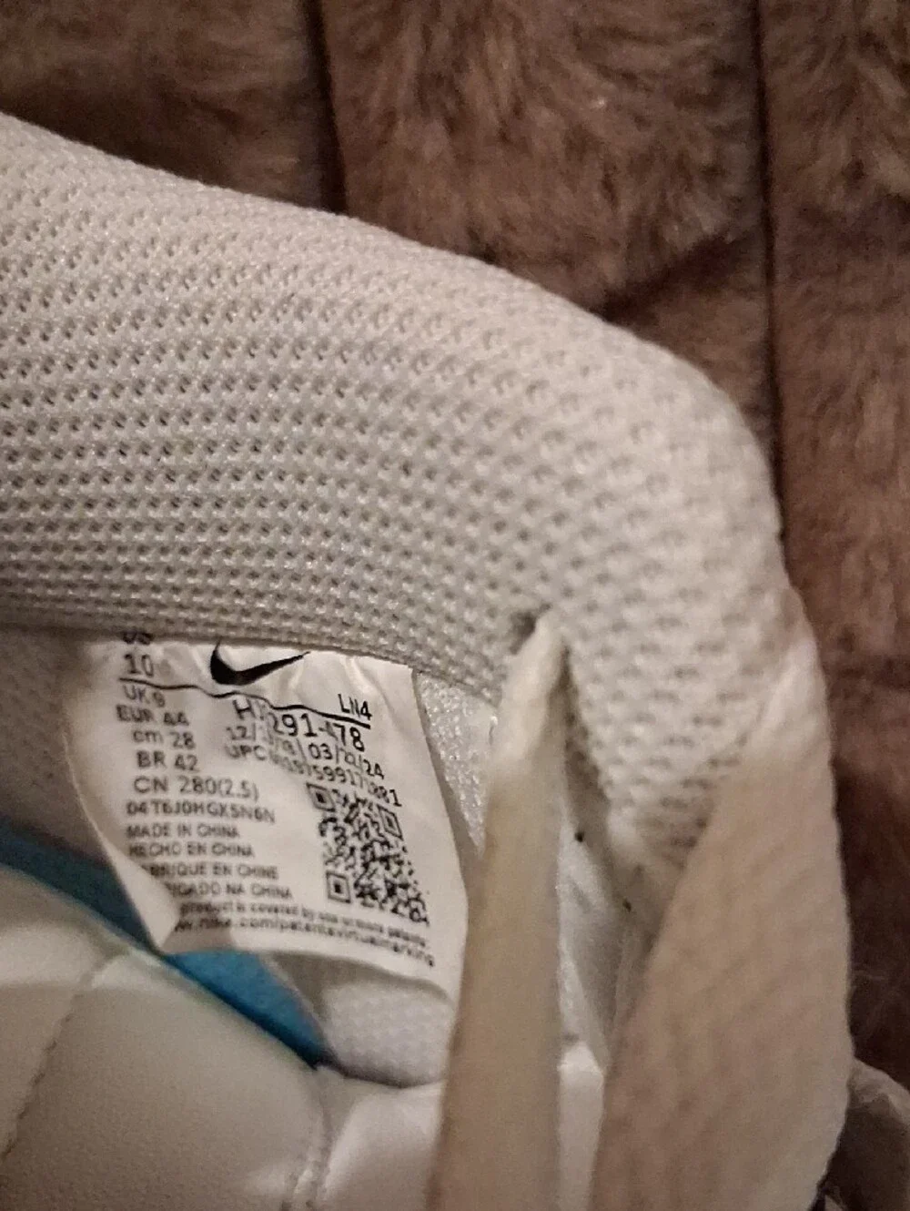 Nike Men’s Low-Top Sneakers in White and Blue